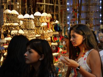 12 Best Fashion Street Shopping Places In Mumbai