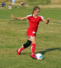 13 Best Expert-Approved Knee Braces For Soccer Players – 2024