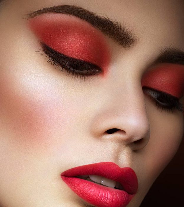 21 Stunning Red Eyeshadows Looks To Try