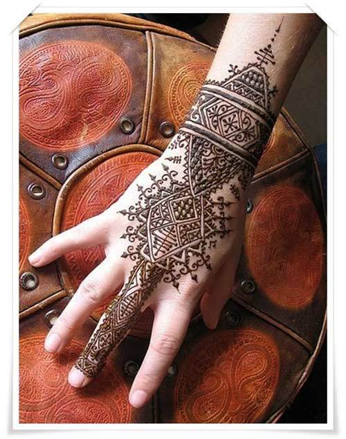 Abstract back hand mehendi design