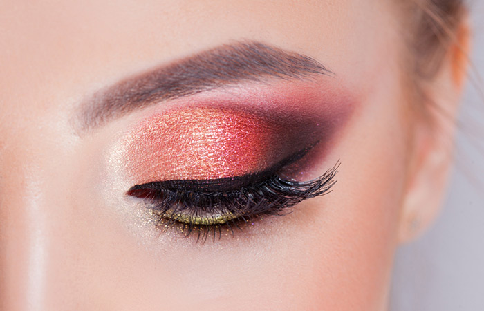 Coral red eyeshadow look