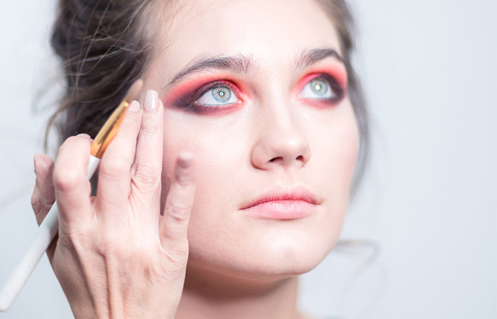 Berry colored eyeshadow as a makeup for blue green eyes