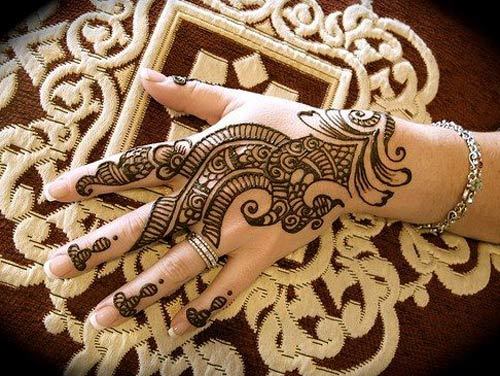 Beautiful simple mehndi design for engagement