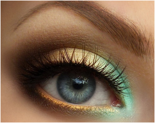 Gradient eye shadow look