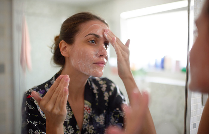 Ways to remove makeup naturally
