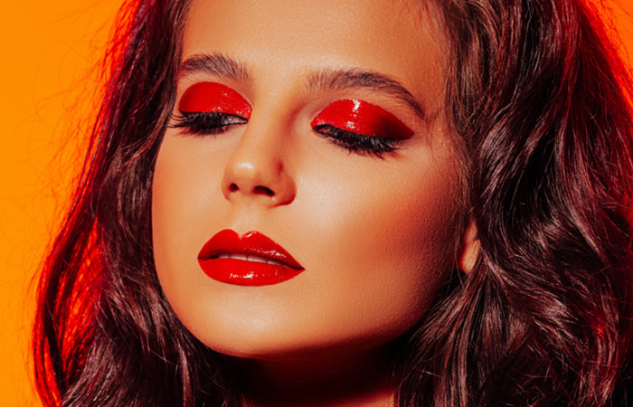 Scarlet red eyeshadow look