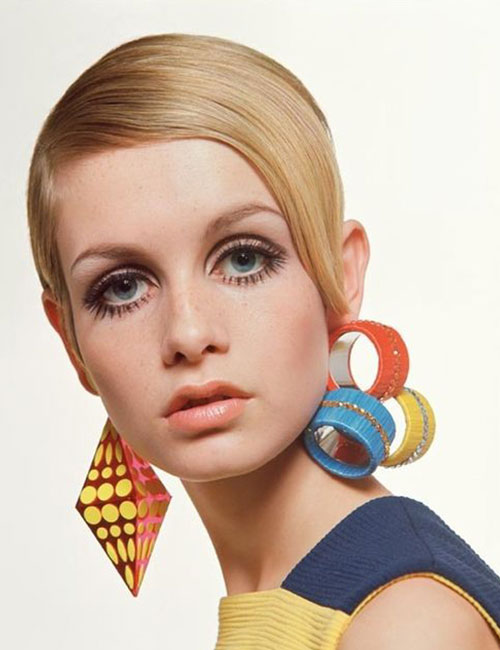 Twiggy posing with 60s geometric earrings