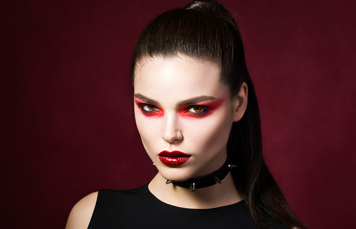 Vampire smokey red eyeshadow look